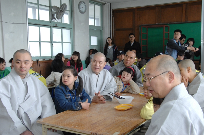 2010.04.14_승가원 장애아동 도자체험 (117)